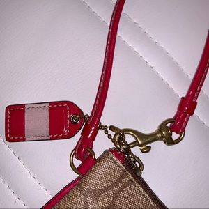 Coach Bags - Coach Wristlet w. Pink Accents Coach Bags - Coach Wristlet w. Pink Accents